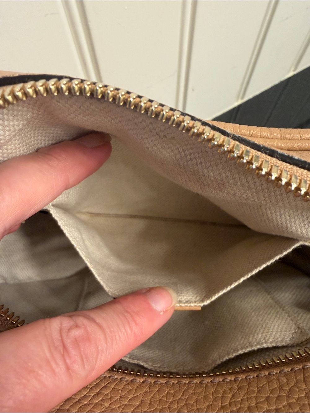 Gucci Tan Pebbled Leather Crossbody Camera Bag - Picture 4 of 10